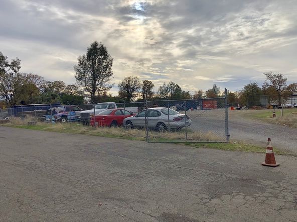 4361 Caterpillar Rd, Redding, CA 96003
